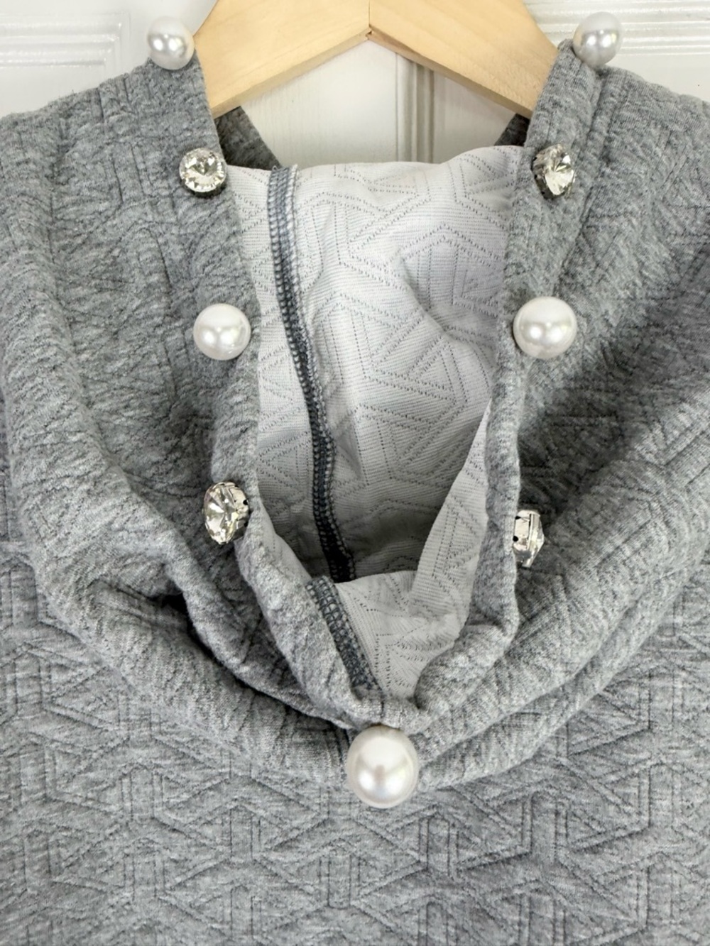 NWT Simply Southern Gray Quilted Crop Hoodie Bobbles and Beads Medium - Picture 3 of 7